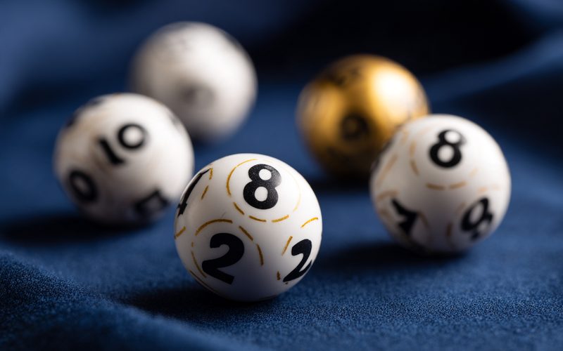 Bolillas azules con jackpots dorados del Loto Plus
